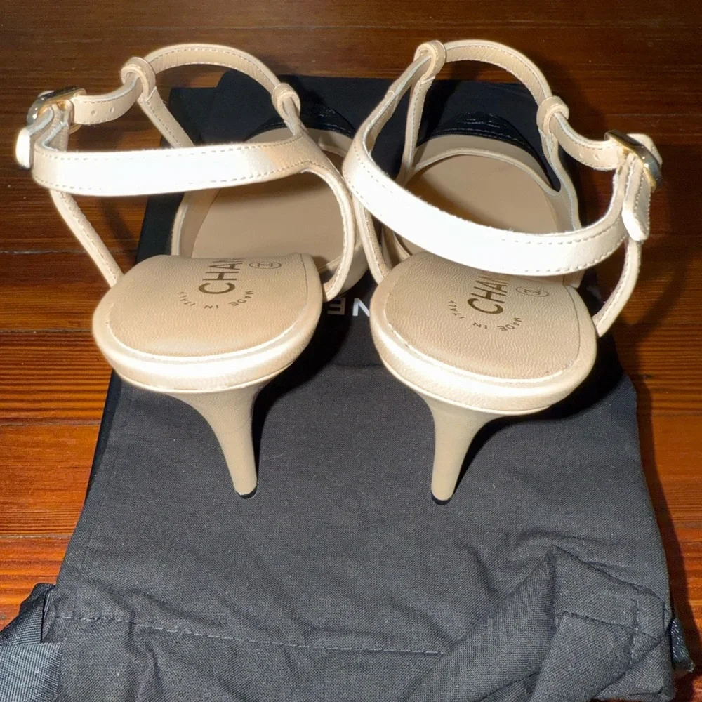 Authentic Classic CHANEL Two-Tone Beige and Black  Maryjane Heels size 40 - Picture 6 of 6
